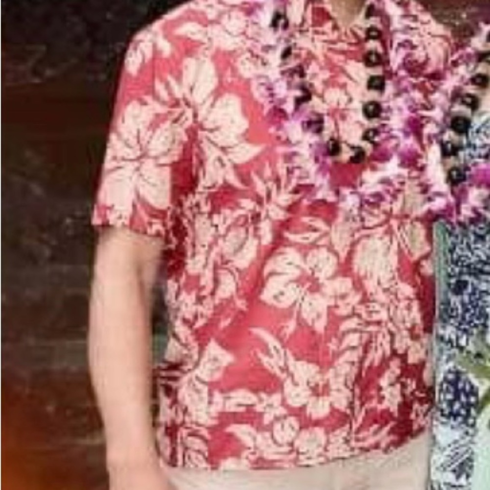 TWO Men’s Hawaiian Shirts - Picture 8 of 8